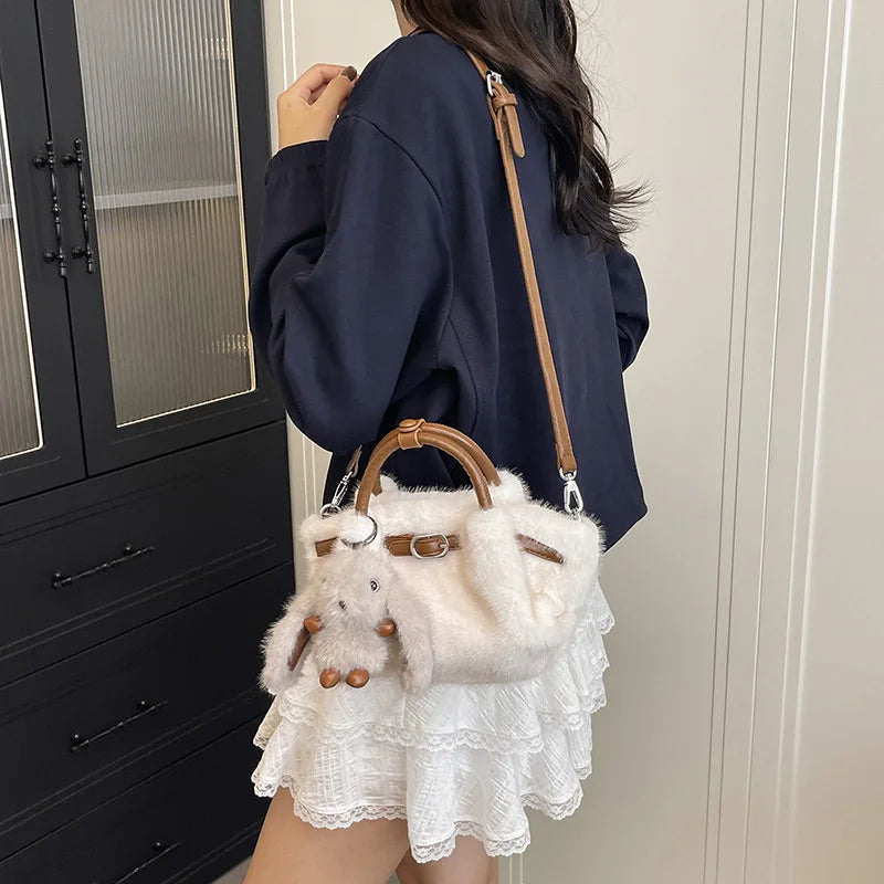Women Shoulder Crossbody Bag Faux Fur Mini Bucket Bag Luxury Plush Commuter