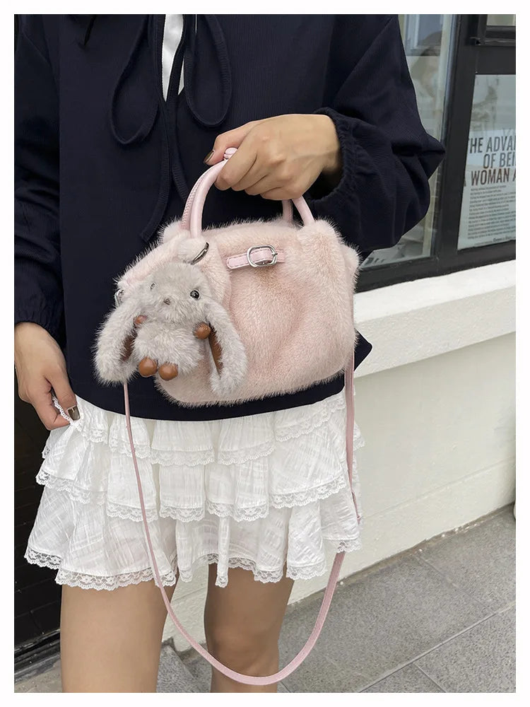 Women Shoulder Crossbody Bag Faux Fur Mini Bucket Bag Luxury Plush Commuter