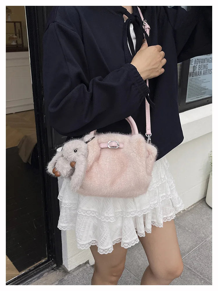 Women Shoulder Crossbody Bag Faux Fur Mini Bucket Bag Luxury Plush Commuter