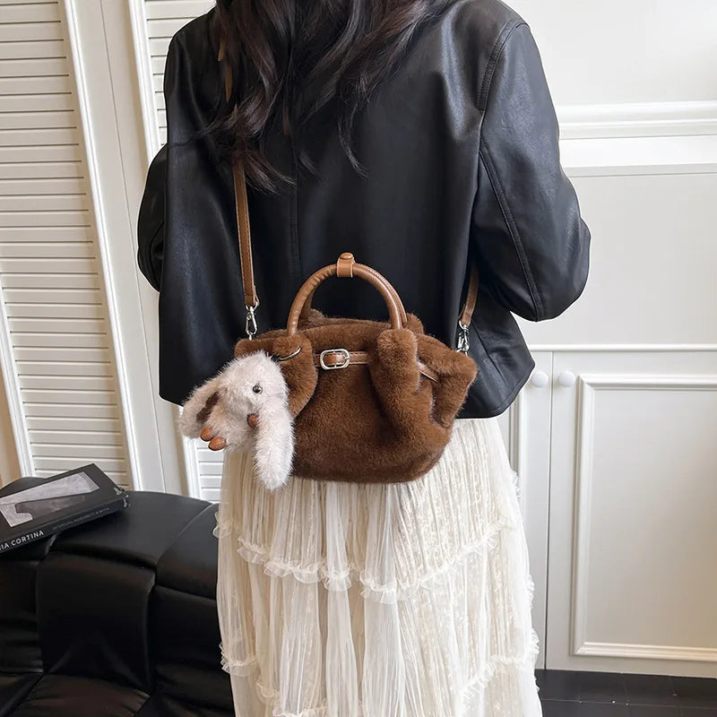 Women Shoulder Crossbody Bag Faux Fur Mini Bucket Bag Luxury Plush Commuter