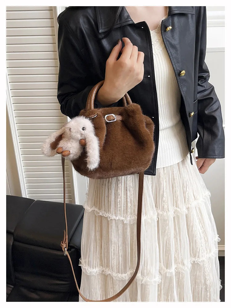 Women Shoulder Crossbody Bag Faux Fur Mini Bucket Bag Luxury Plush Commuter