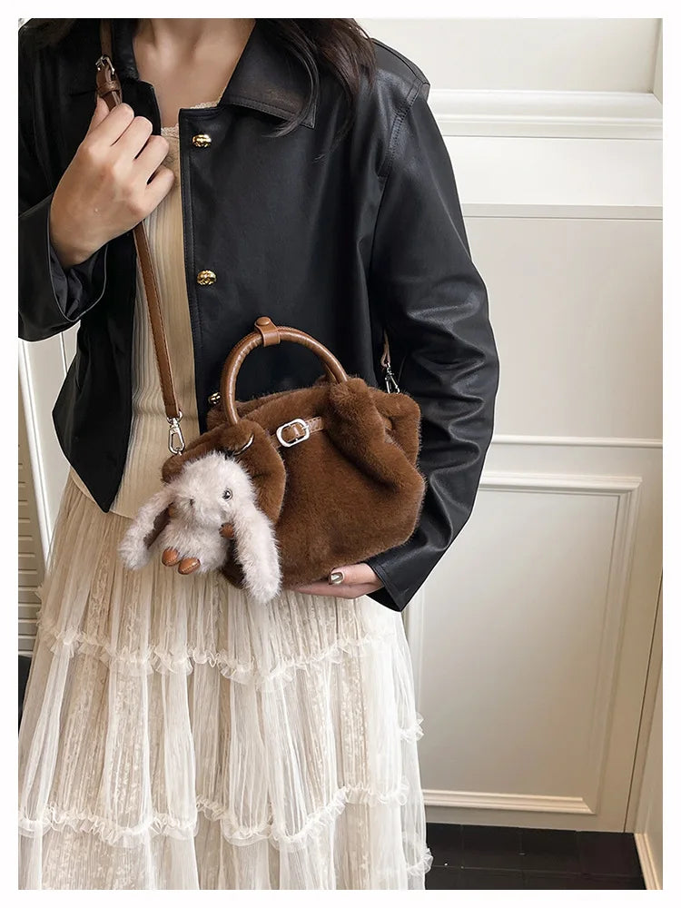 Women Shoulder Crossbody Bag Faux Fur Mini Bucket Bag Luxury Plush Commuter