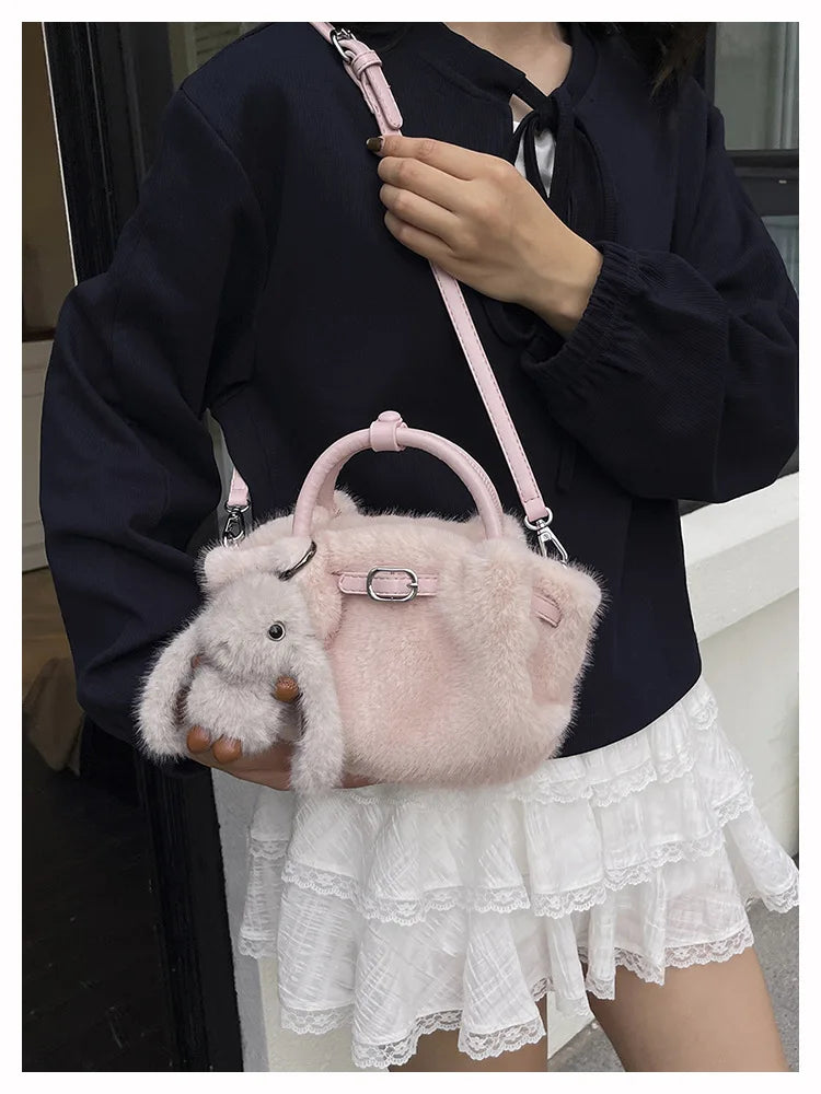 Women Shoulder Crossbody Bag Faux Fur Mini Bucket Bag Luxury Plush Commuter