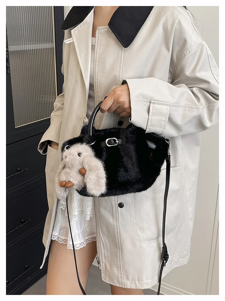 Women Shoulder Crossbody Bag Faux Fur Mini Bucket Bag Luxury Plush Commuter