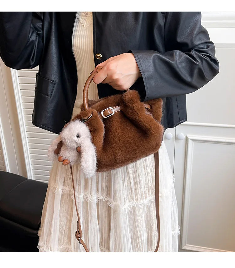 Women Shoulder Crossbody Bag Faux Fur Mini Bucket Bag Luxury Plush Commuter