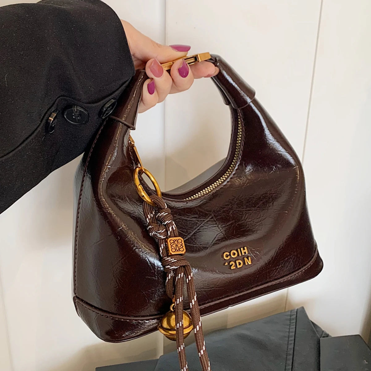 Retro fashion exquisite handbags, niche design, popular all-match crossbody