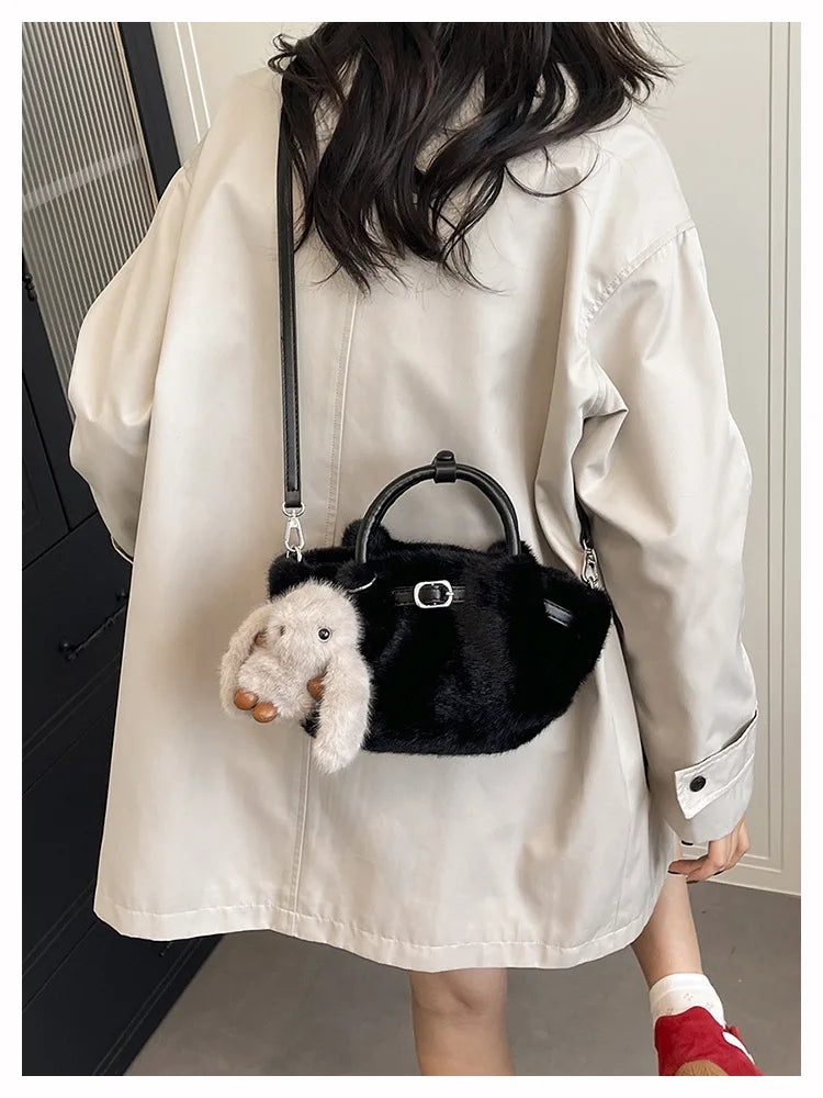 Women Shoulder Crossbody Bag Faux Fur Mini Bucket Bag Luxury Plush Commuter