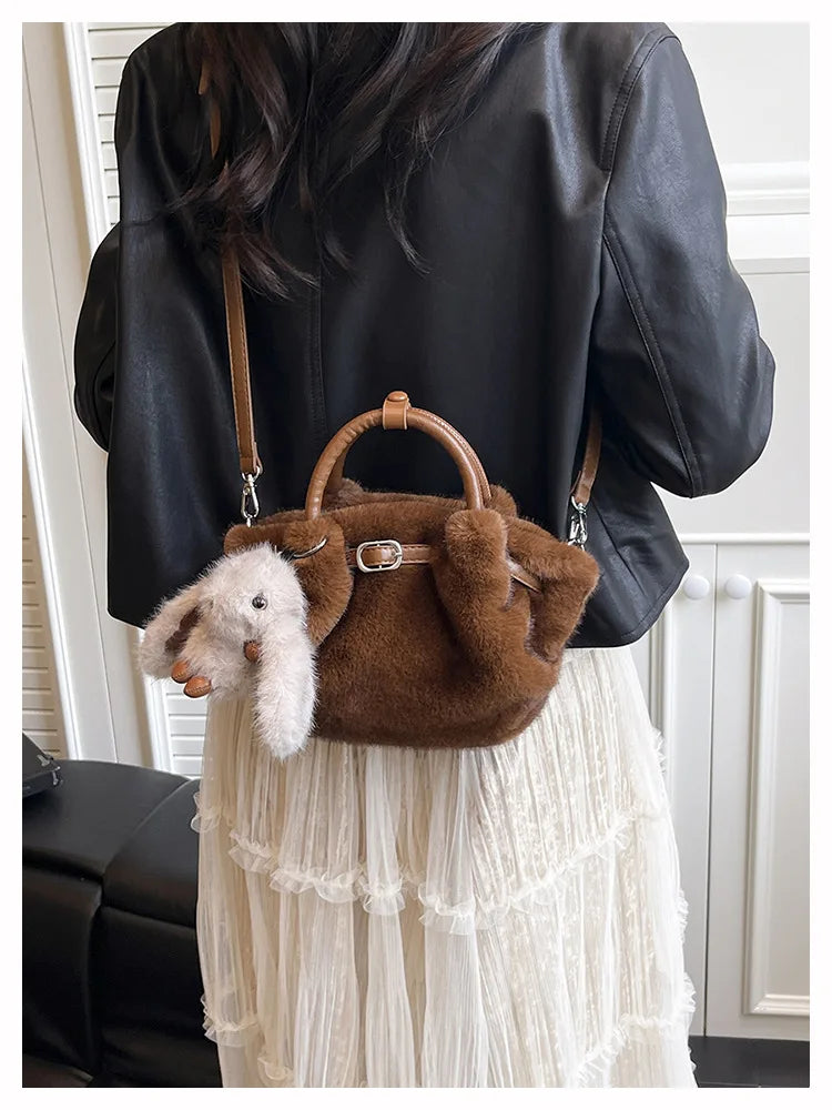 Women Shoulder Crossbody Bag Faux Fur Mini Bucket Bag Luxury Plush Commuter